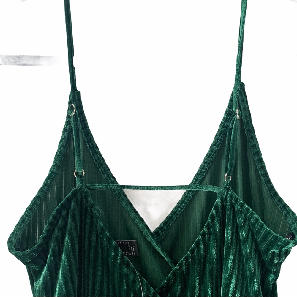 Velvet Emerald Mini Dress Forever 21  | Size M | New with Tags | Baby Doll Style - Picture 4 of 9